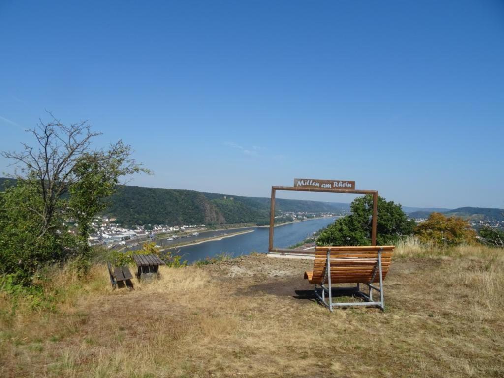 Ferienwohnung Neli Am Rhein Rheinbrohl Exterior foto
